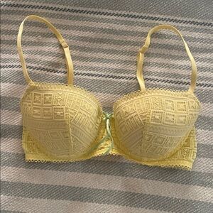 Chic Lace Bra in Soft Yellow